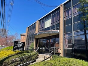 901 Teaneck Rd, Teaneck, NJ à louer Photo de l’immeuble– Image 1 sur 9