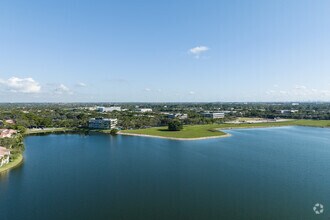 8100 Oak Ln, Miami Lakes, FL - VUE AÉRIENNE  vue de carte - Image1