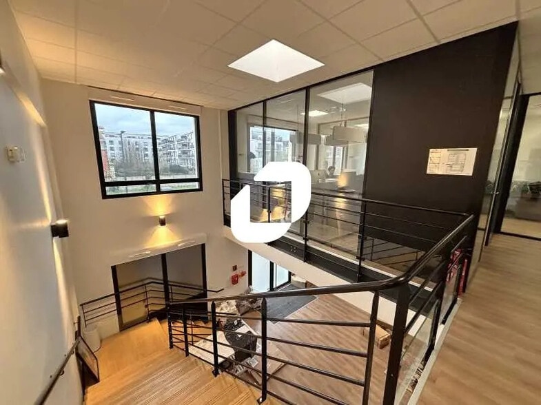 Bureau dans Bordeaux à louer - Photo de l’immeuble – Image 2 sur 10