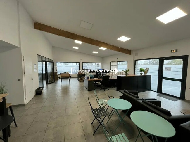 Plus de détails pour Local commercial à louer