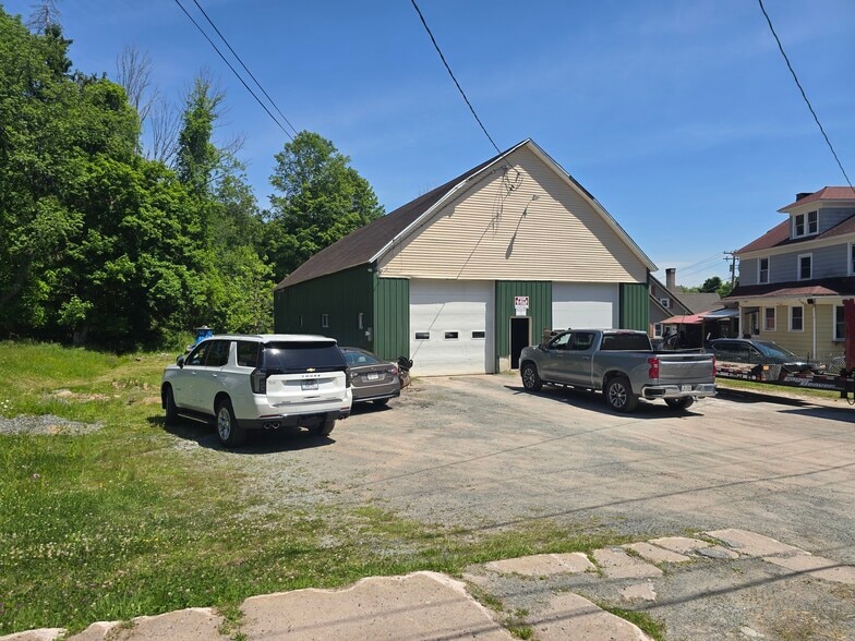 209 Sprague Ave, Liberty, NY à vendre - Photo de l’immeuble – Image 2 sur 9