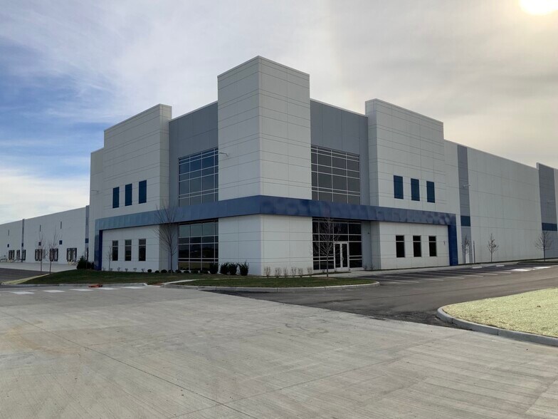 8645 Velocity Ct, Avon, IN à louer - Photo de l’immeuble – Image 1 sur 2