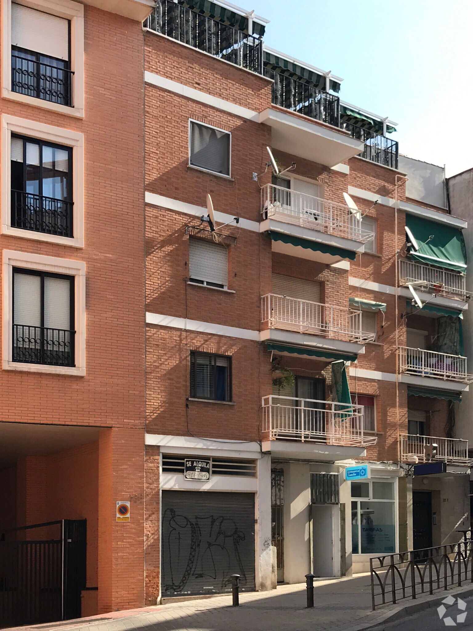 Immeuble residentiel dans Arganda del Rey, Madrid à vendre Photo principale– Image 1 sur 3