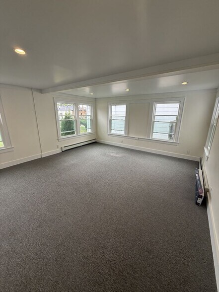 128 N Ocean Ave, Patchogue, NY à louer - Photo intérieure – Image 2 sur 6