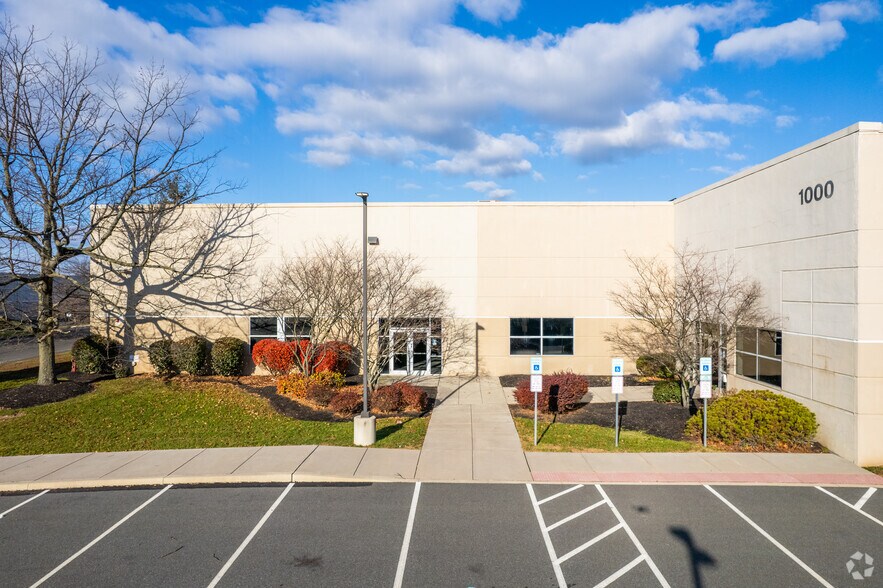 1000 Forge Ave, Norristown, PA à louer - Photo de l’immeuble – Image 3 sur 7