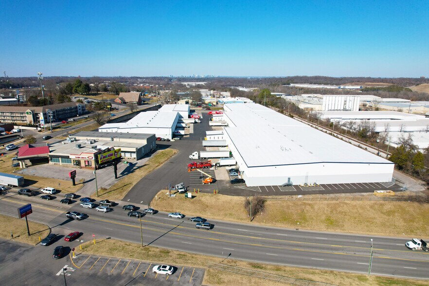 5006-5050 Harding Pl, Nashville, TN à louer - Photo de l’immeuble – Image 1 sur 9