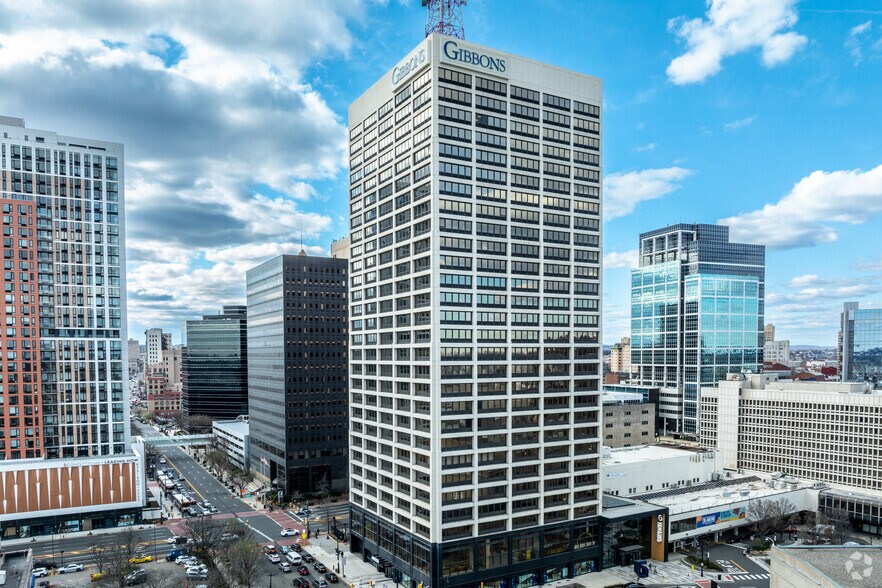 11-43 Raymond Plz W, Newark, NJ à louer - Photo principale – Image 1 sur 5