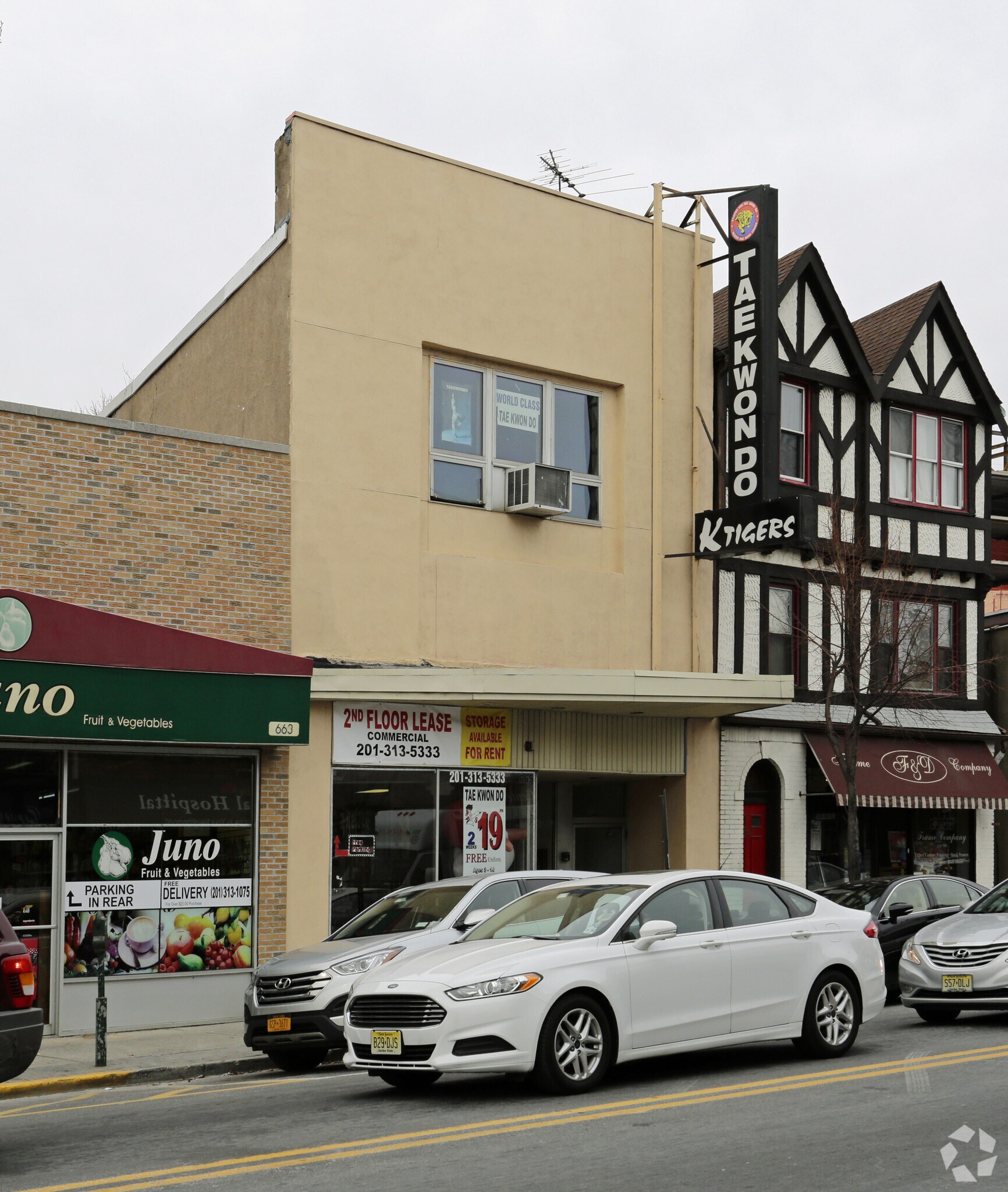 665 Anderson Ave, Cliffside Park, NJ à louer Photo principale– Image 1 sur 9