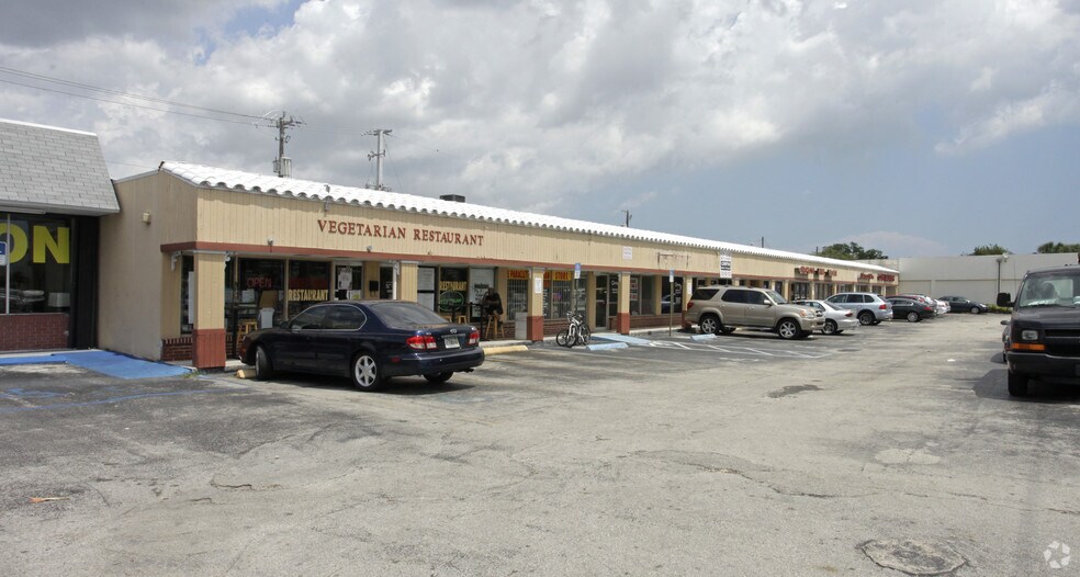 73-95 NE 167th St, Miami, FL à louer - Photo de l’immeuble – Image 2 sur 3