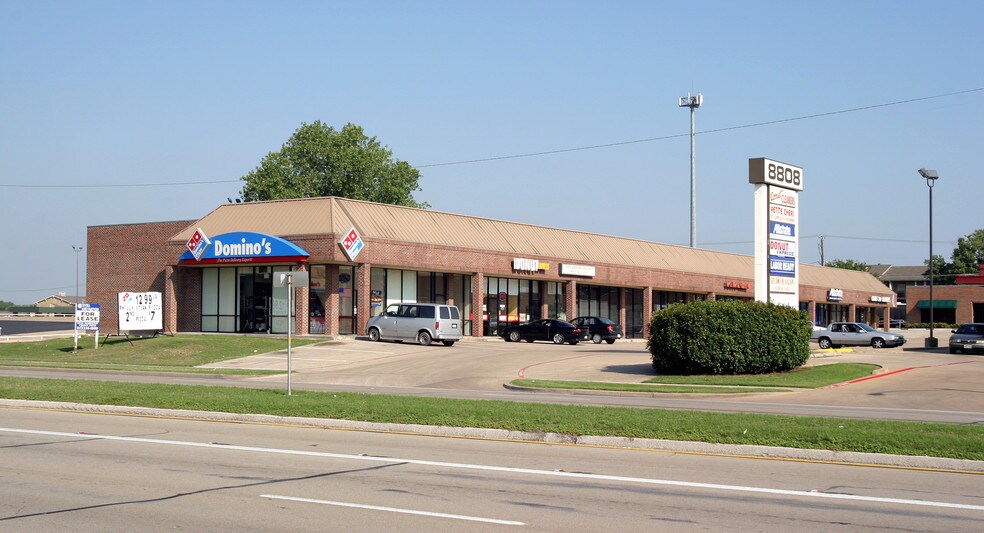 8808 Camp Bowie Blvd W, Fort Worth, TX à louer - Photo de l’immeuble – Image 2 sur 17