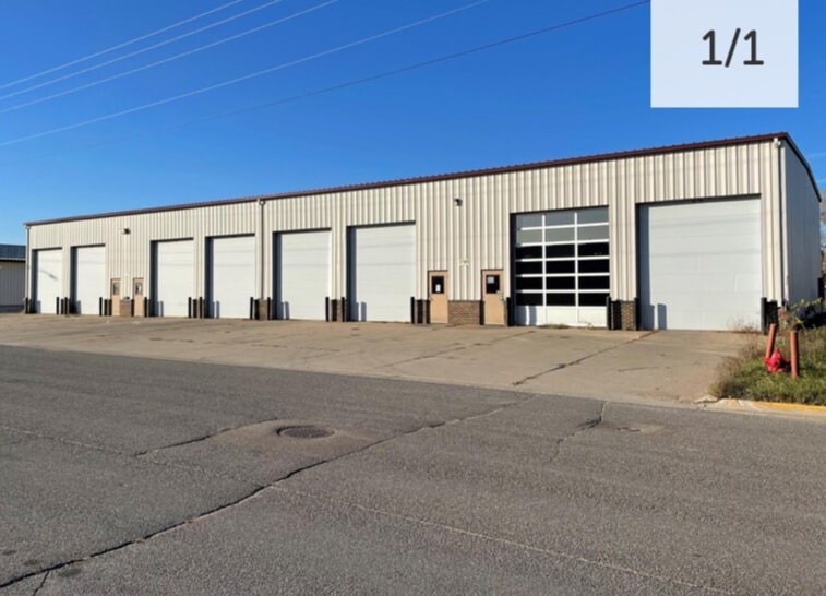 2735 12th St E, Glencoe, MN à louer - Photo de l’immeuble – Image 2 sur 4
