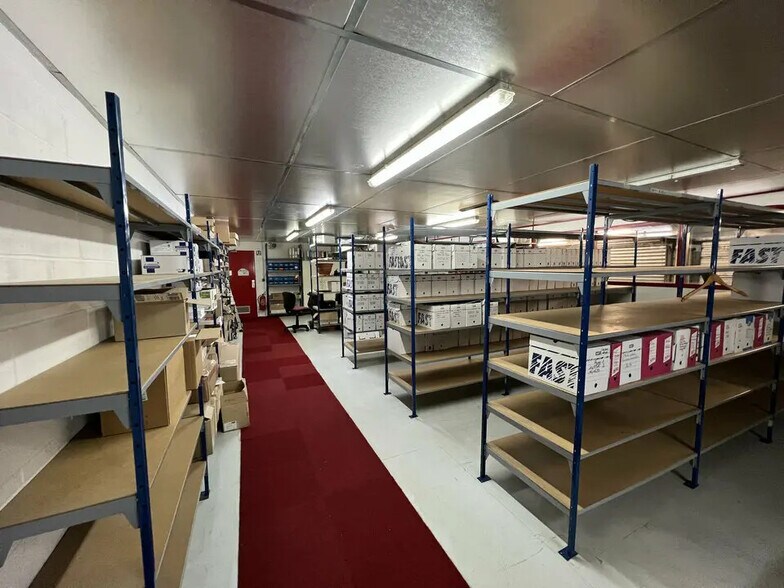 Local d'activités dans Ferrières-en-Brie à vendre - Photo de l’immeuble – Image 3 sur 5