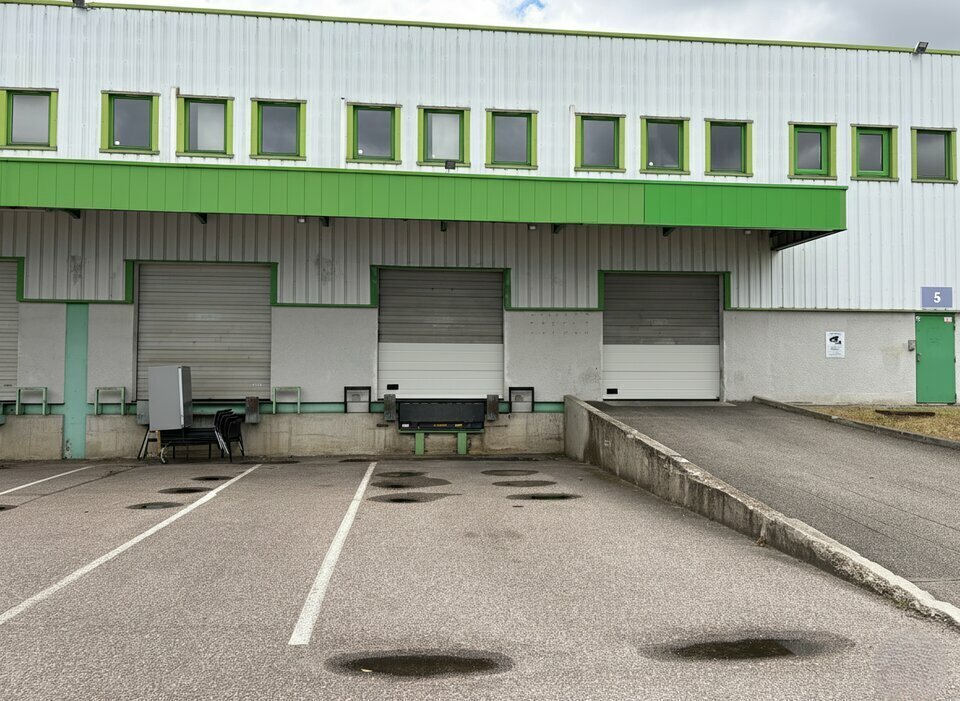 66 Avenue Des Freres Montgolfier, Genas à louer Photo de l’immeuble– Image 1 sur 7