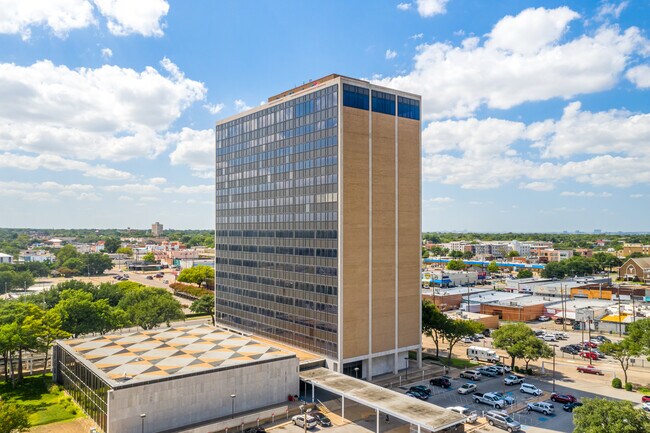 Plus de détails pour 400 S Zang Blvd, Dallas, TX - Bureau, Local commercial à louer