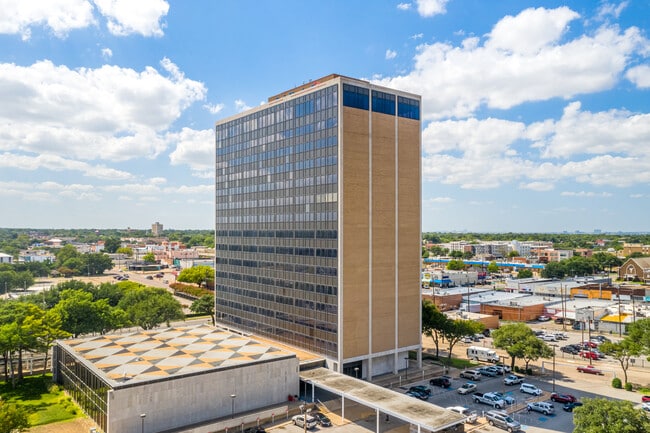 Plus de détails pour 400 S Zang Blvd, Dallas, TX - Bureau, Local commercial à louer