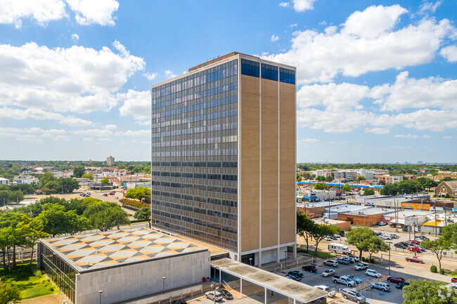 Plus de détails pour 400 S Zang Blvd, Dallas, TX - Bureau, Local commercial à louer