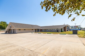 1019 24th Ave SW, Norman, OK à vendre Photo de l’immeuble– Image 1 sur 1