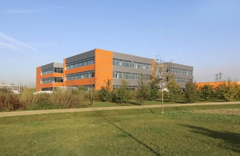 8 Avenue Des Louvresses, Gennevilliers à louer - Photo de l’immeuble – Image 3 sur 28