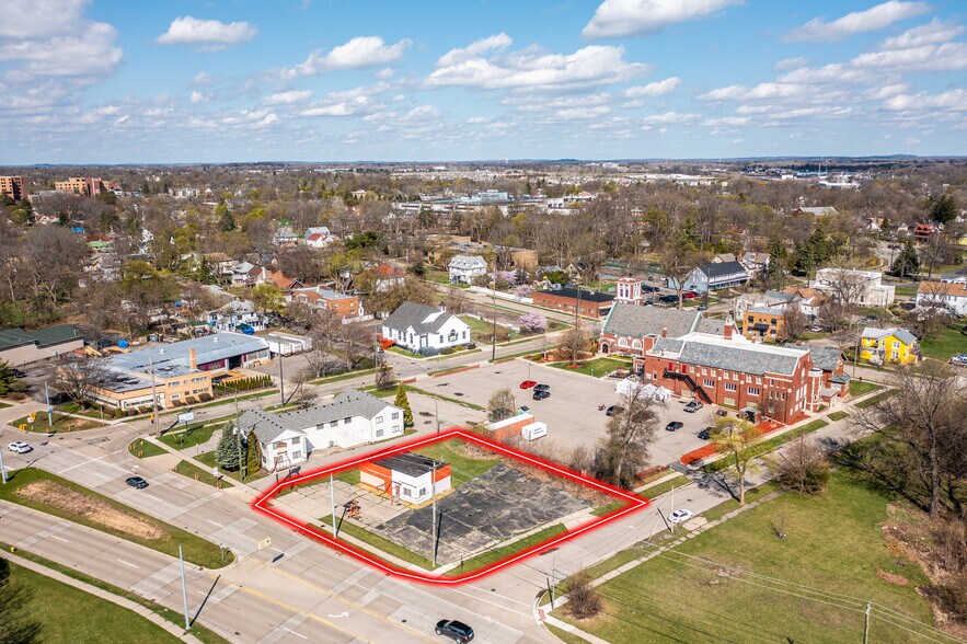 180 Orchard Lake Rd, Pontiac, MI à vendre - Photo de l’immeuble – Image 2 sur 13