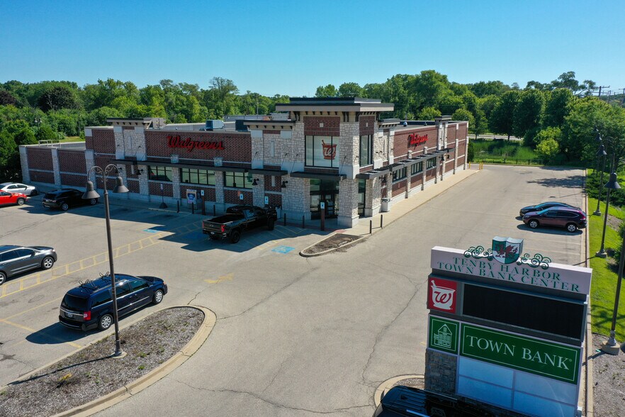 320 W Summit Ave, Wales, WI à vendre - Photo de l’immeuble – Image 1 sur 3
