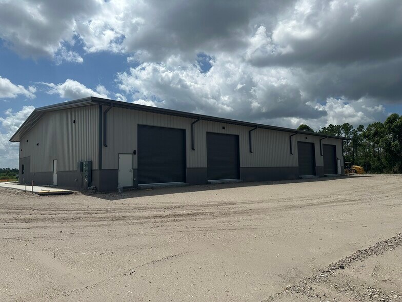 28315 Woodlawn, Punta Gorda, FL à louer - Photo de l’immeuble – Image 3 sur 3