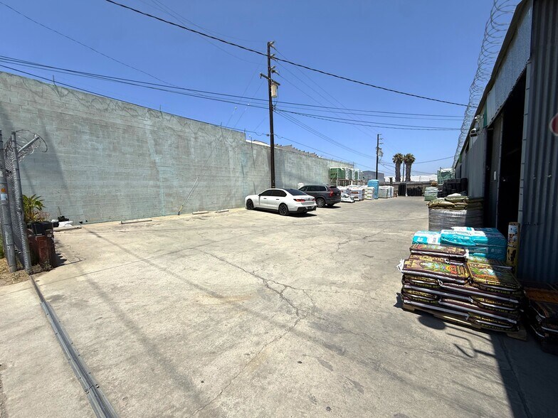 13435 S Broadway, Los Angeles, CA à vendre - Photo de l’immeuble – Image 2 sur 2