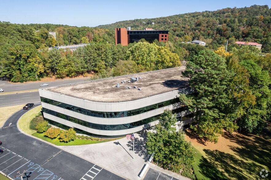 600 Luckie Dr, Birmingham, AL à louer - Photo principale – Image 1 sur 7