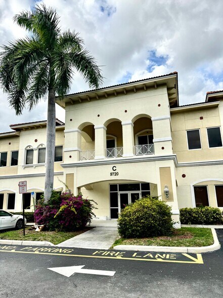9720 Stirling Rd, Cooper City, FL à vendre - Photo de l’immeuble – Image 2 sur 4
