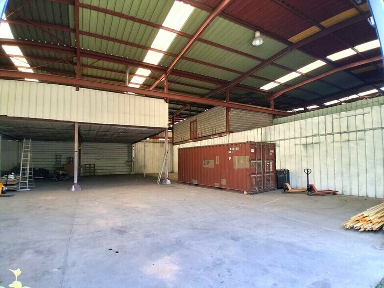 Industriel/Logistique dans Biot à louer - Photo de l’immeuble – Image 1 sur 4