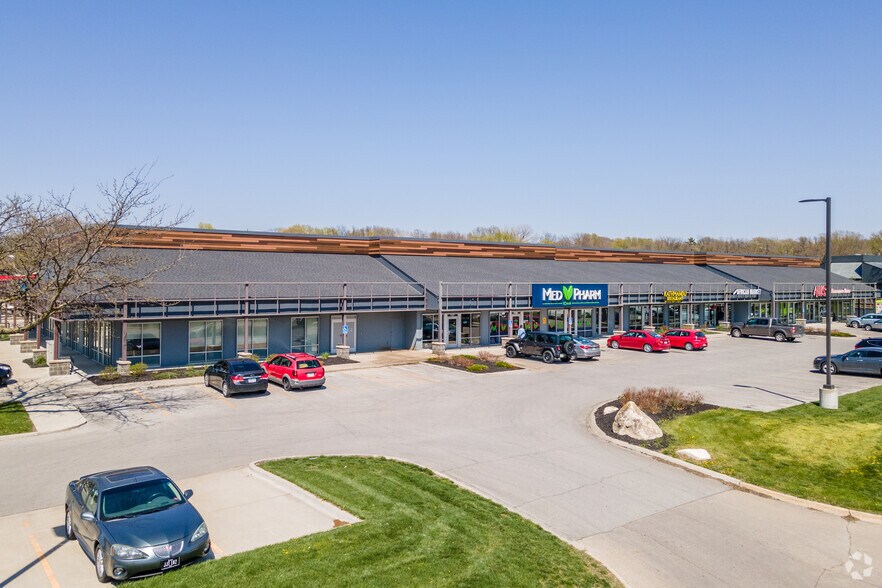 7204-7246 University Ave, Windsor Heights, IA à louer - Photo de l’immeuble – Image 2 sur 6