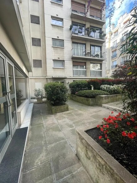 11 Rue Nicolo, Paris à vendre - Photo de l’immeuble – Image 3 sur 7