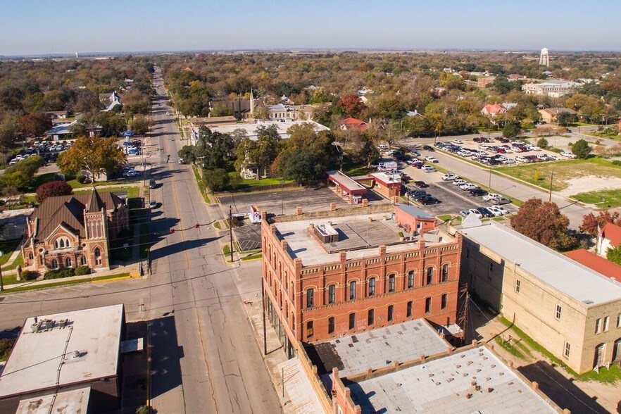 119 W San Antonio St, Lockhart, TX à vendre - Photo de l’immeuble – Image 3 sur 30