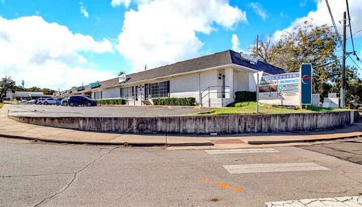 1012 N Davis Dr, Arlington, TX à vendre - Photo de l’immeuble – Image 2 sur 12