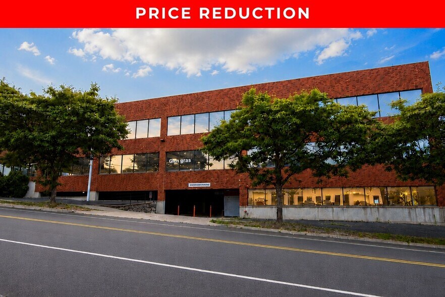 430 Tunxis Hill Rd, Fairfield, CT à vendre - Photo de l’immeuble – Image 1 sur 17