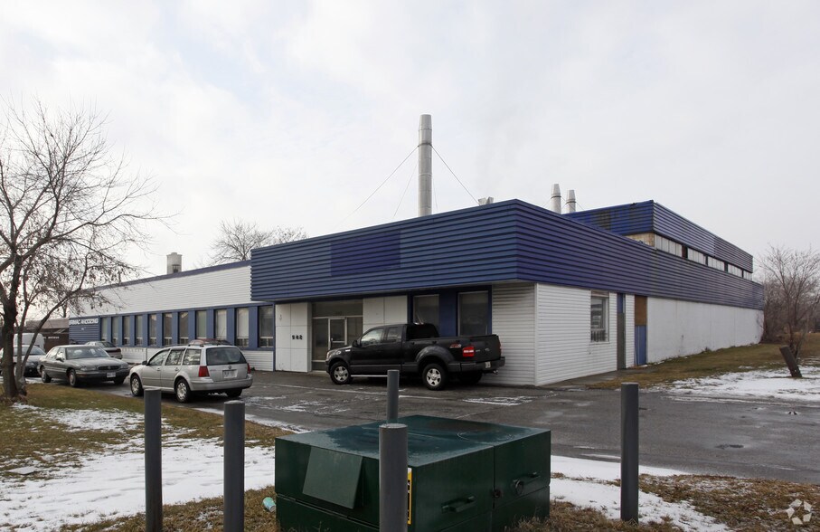 542 Kipling Ave, Toronto, ON à louer - Photo de l’immeuble – Image 2 sur 2