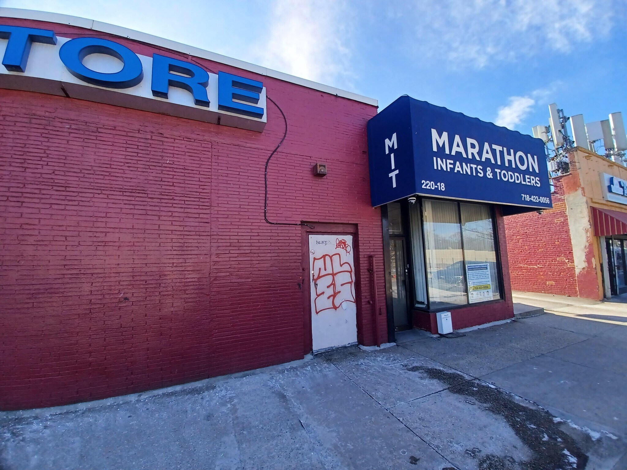 22018 Horace Harding Expy, Oakland Gardens, NY à louer Photo de l’immeuble– Image 1 sur 2