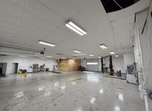 1180 N Highway 67, Florissant, MO à louer Photo intérieure– Image 2 sur 7
