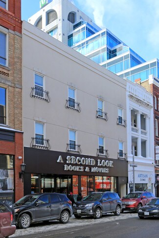Plus de détails pour 27-35 King St W, Kitchener, ON - Bureau/Local commercial à louer