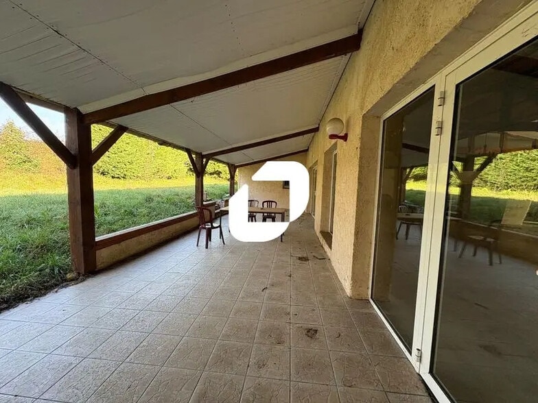 Local commercial dans Saint-Caprais-de-Bordeaux à louer - Photo de l’immeuble – Image 2 sur 5