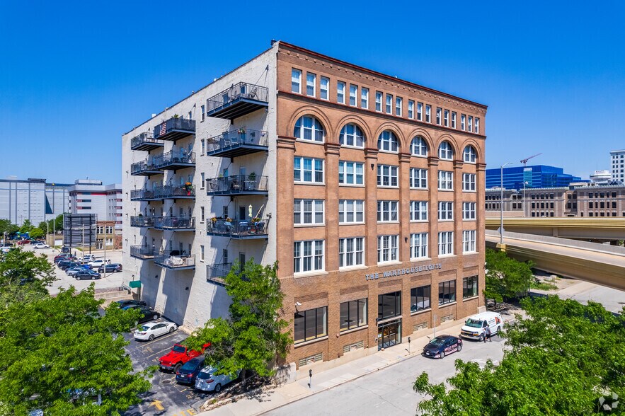 413 N 2nd St, Milwaukee, WI à vendre - Photo de l’immeuble – Image 1 sur 5