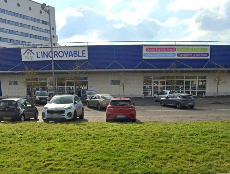 Local commercial dans Maurepas à louer - Photo de l’immeuble – Image 1 sur 4