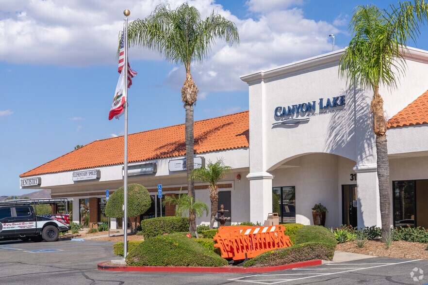 31780 Railroad Canyon Rd, Canyon Lake, CA à louer - Photo de l’immeuble – Image 3 sur 8