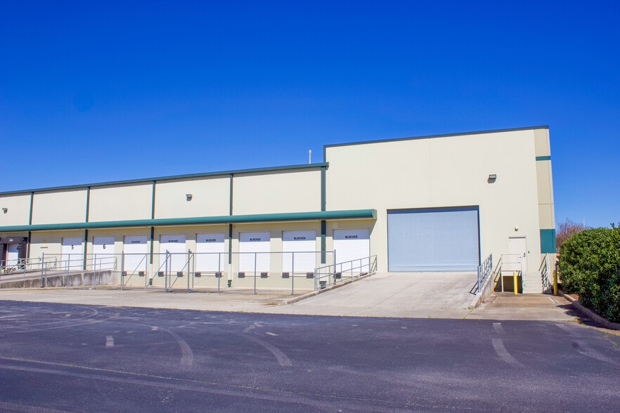 301 James Record Rd SW, Huntsville, AL à louer - Photo de l’immeuble – Image 3 sur 14