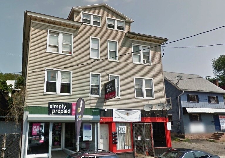 669 E Main St, Waterbury, CT à vendre - Photo de l’immeuble – Image 3 sur 5