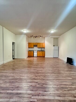 Plus de détails pour 210 Humboldt St, Brooklyn, NY - Local commercial à louer