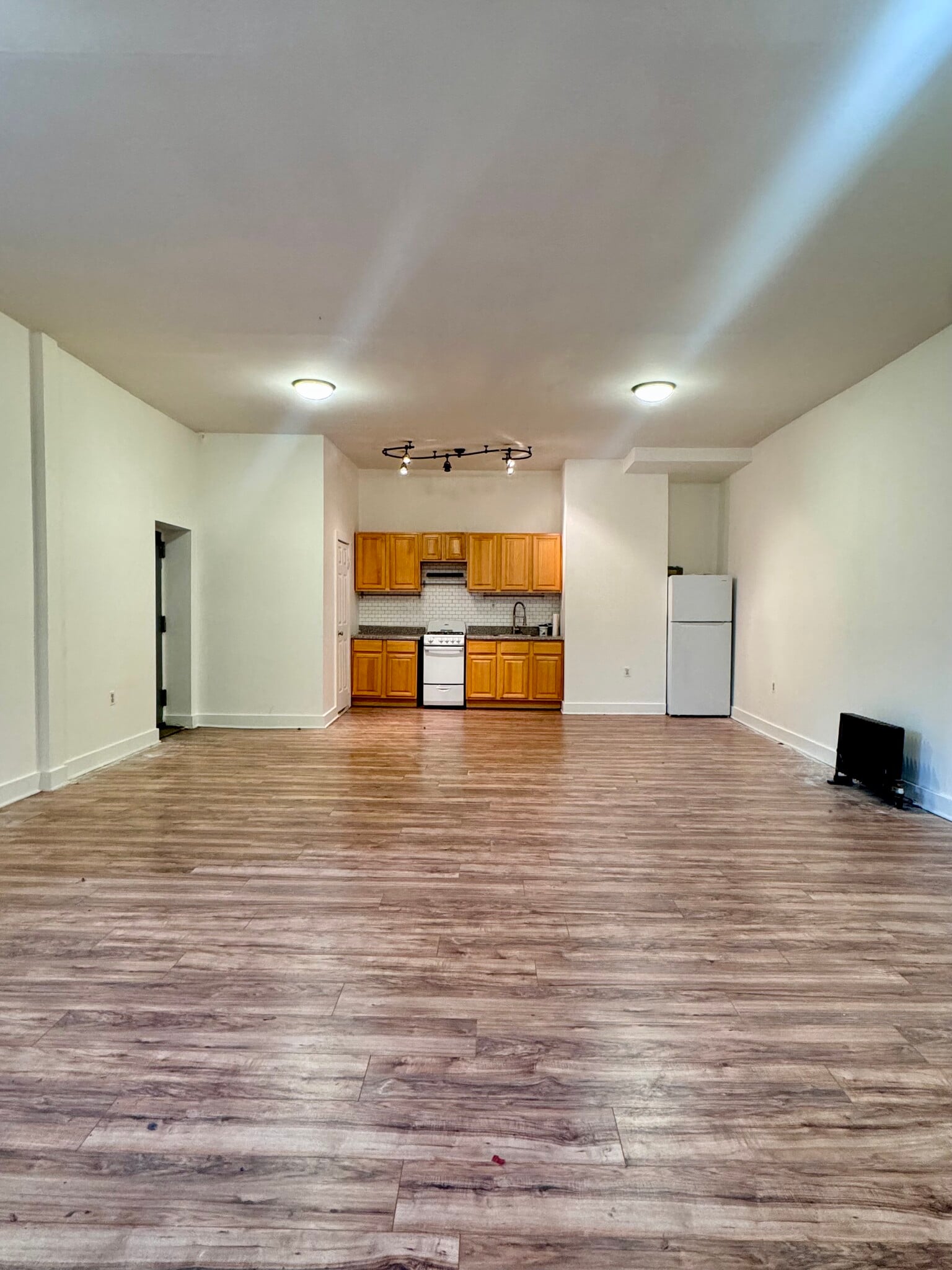 210 Humboldt St, Brooklyn, NY à louer Photo de l’immeuble– Image 1 sur 7