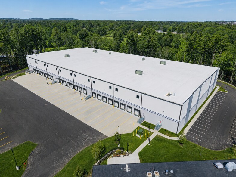 600 Griffin Brook Dr, Methuen, MA à louer - Photo de l’immeuble – Image 2 sur 2