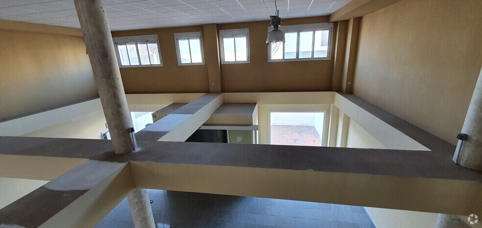 Industriel/Logistique dans Móstoles, Madrid à vendre - Photo de l’immeuble – Image 2 sur 19