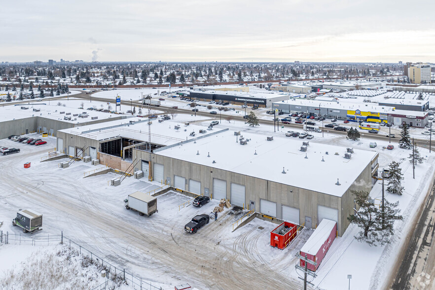 16502-16532 111 Av NW, Edmonton, AB à louer - Aérien – Image 2 sur 3