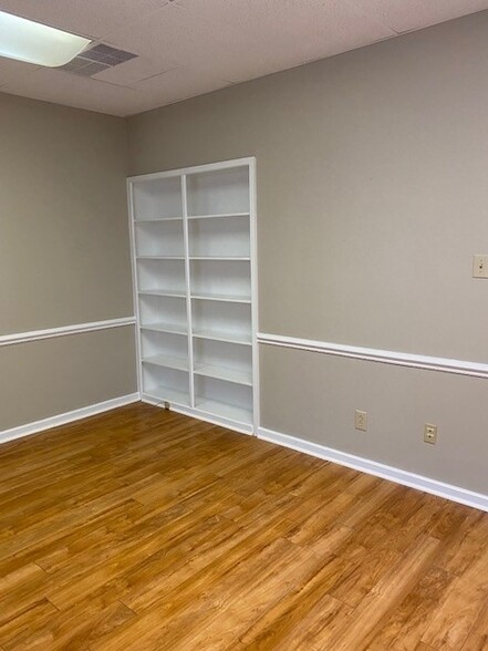 660-680 N Spence Ave, Goldsboro, NC à louer - Photo de l’immeuble – Image 3 sur 6